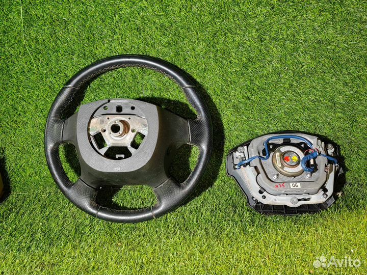 Руль с подушкой безопасности и кнопками