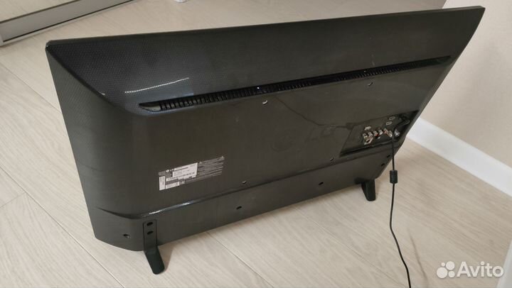 Телевизор LG 32LH570U