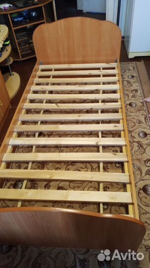Кровать односпальная бу 900*1900
