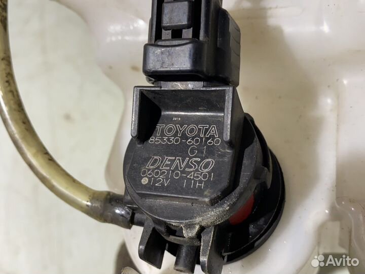 Бачок омывателя в сборе с мотором Toyota RAV 4