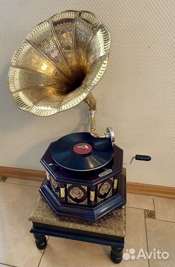 Граммофон с трубой