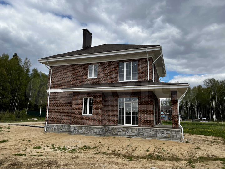 Коттедж 170 м² на участке 8,2 сот.