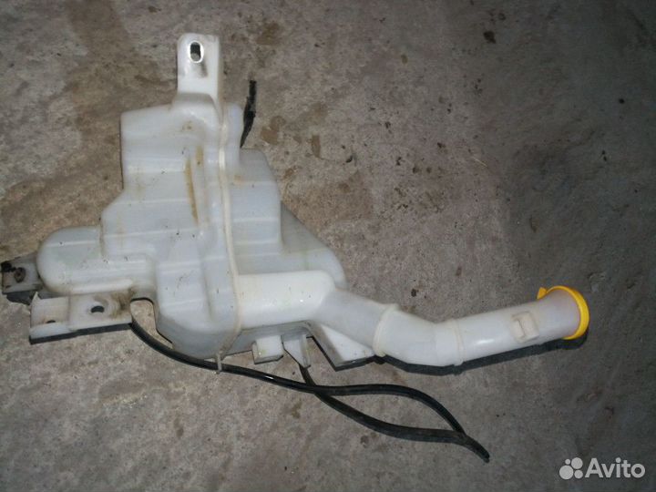 Бачок омывателя Mazda 5 2