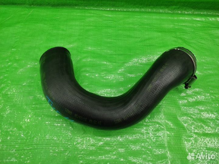 Патрубок интеркулера прав. Volkswagen Tiguan