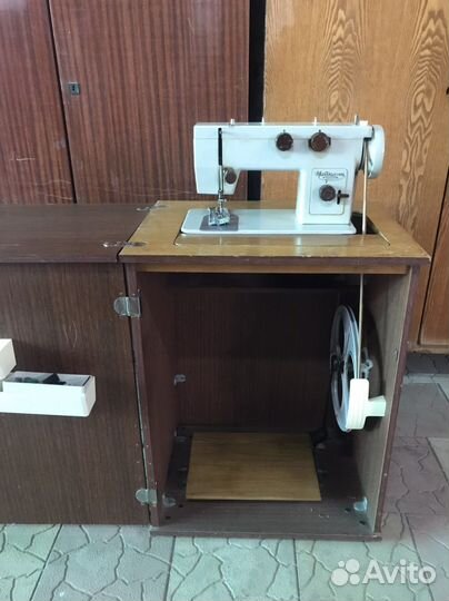Швейная машина Чайка 143