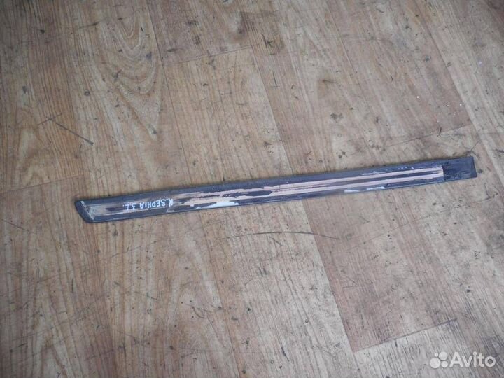 Молдинг двери задней левой Kia Sephia 1993-1997