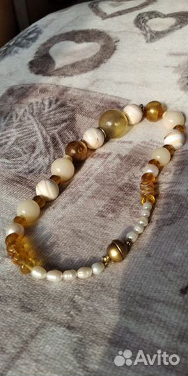 Бусы из белого оникса и речного жемчуга