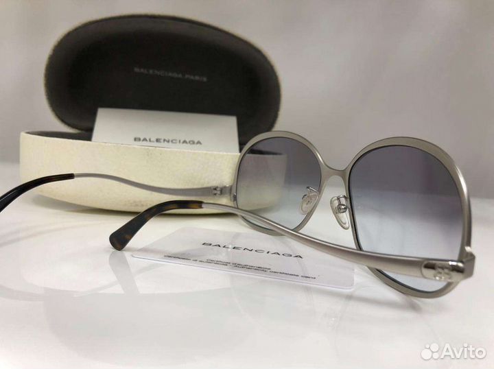 Солнцезащитные женские очки бренда Balenciaga. Ори