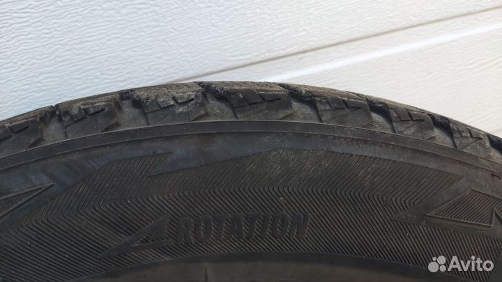 Bridgestone Blizzak DM-V2 215/60 R17