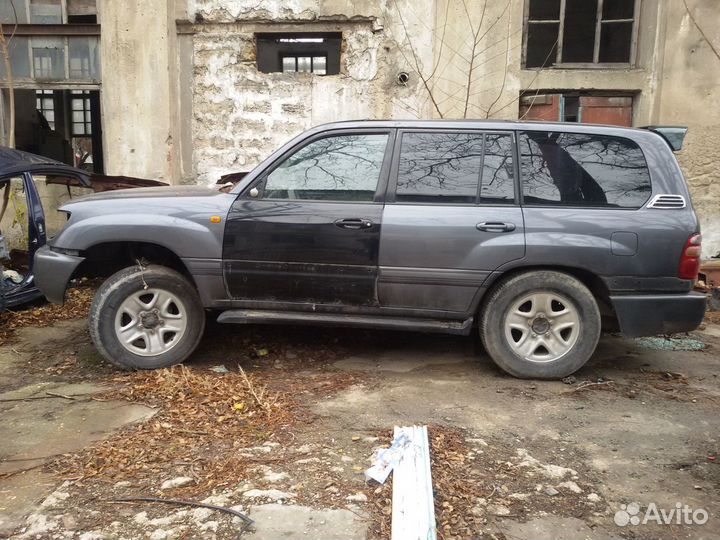 Toyota Land Cruiser 100