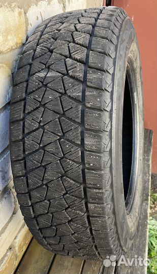 Bridgestone Blizzak DM-V2 215/65 R16