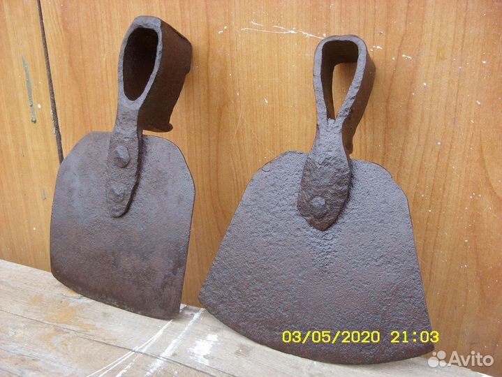 Старинная кованная мотыга