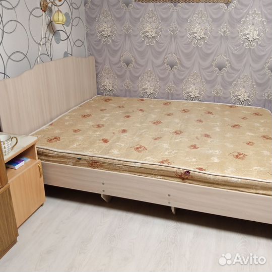 Кровать с матрасом,двухспальная 160на200