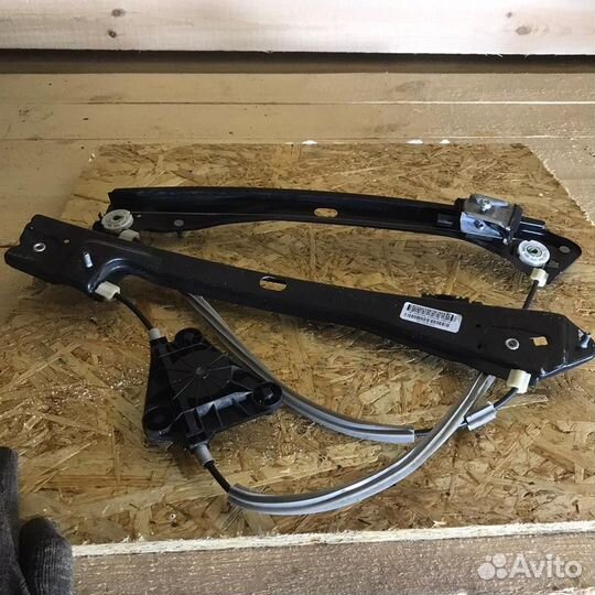 Стеклоподъёмник передний правый Volkswagen Jetta 6