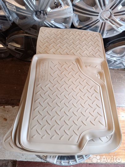 Бежевые коврики на BMW X1/ E84/2009г