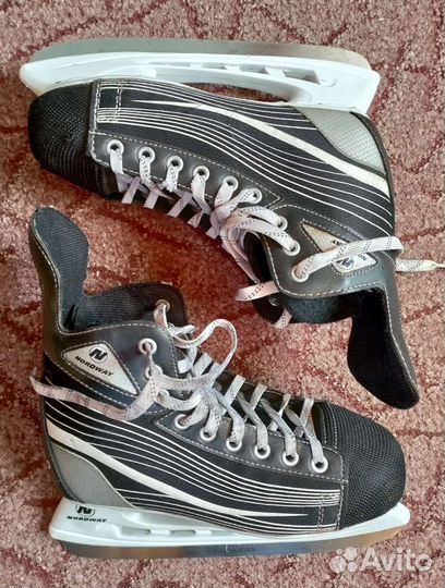 Коньки хоккейные