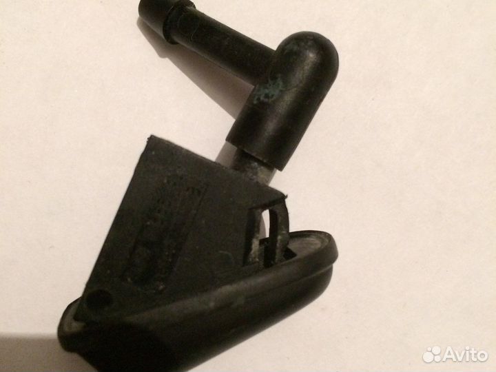 Форсунка омывателя стекла Ford Focus 2