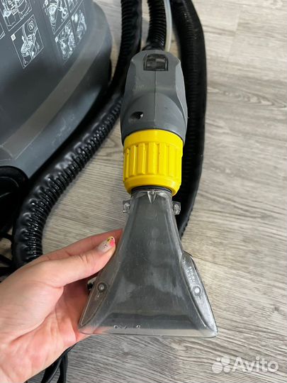 Профессиональный моющий пылесос karcher puzzi 8 1