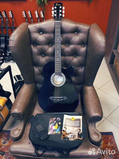 Гитара с чехлом и аксессуарами набор