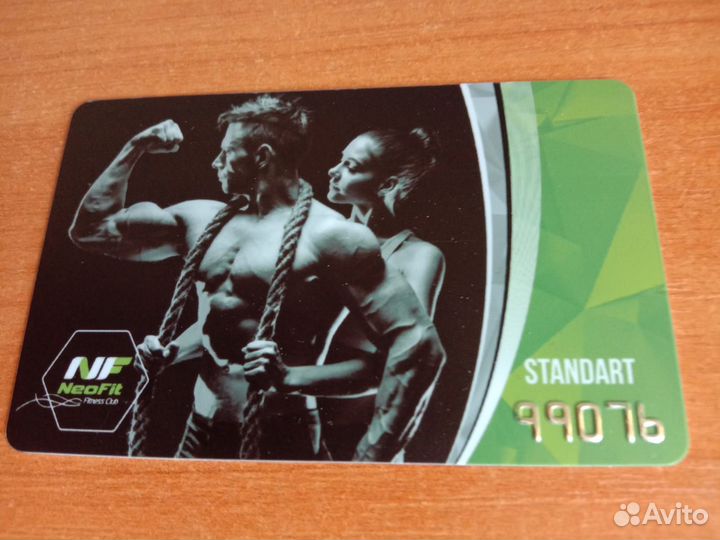 Продам абонемент в фитнес клуб с бассейном