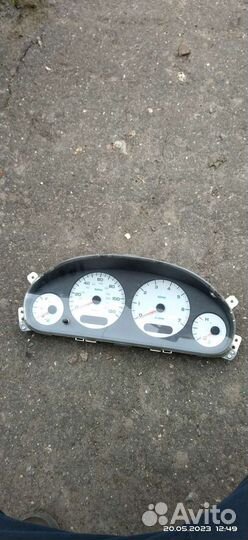 Панель с тахометром Додж caravan