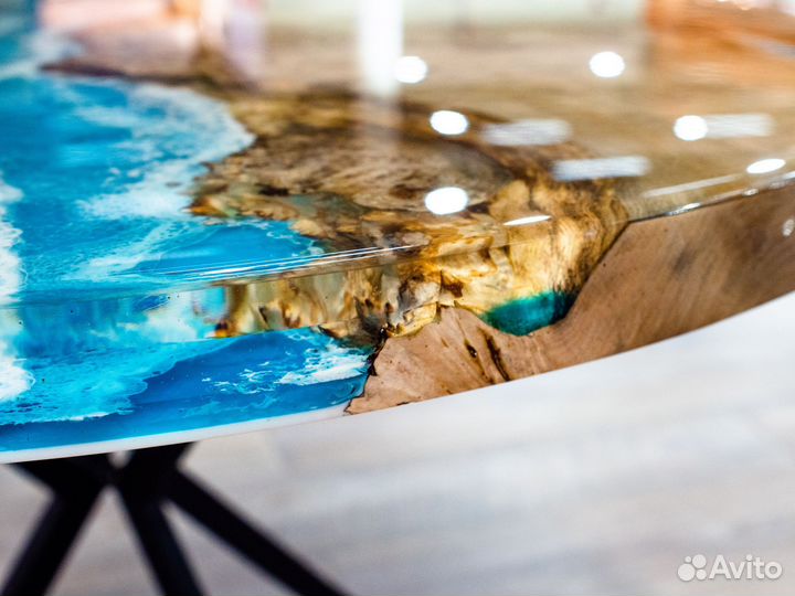 Стол из капового тополя и смолы от производителя