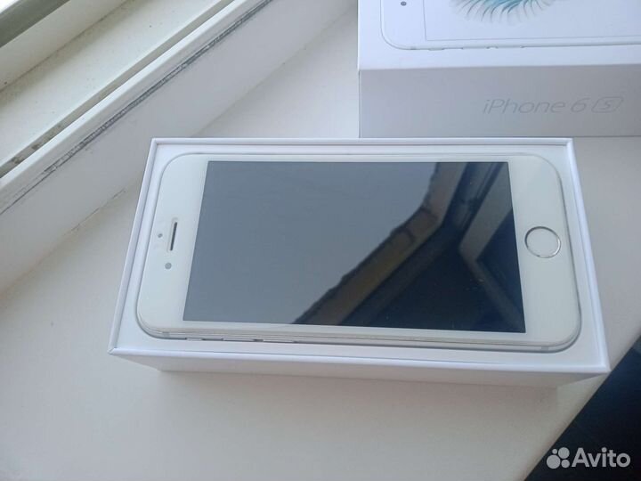 Телефон iPhone 6s