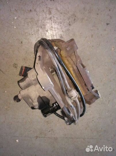 Суппорт задний правый Mercedes-Benz E-Class W211