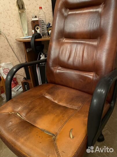 Кожанное кресло