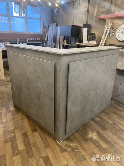 Стойка ресепшн