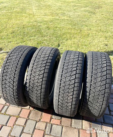 Bridgestone Blizzak DM-V2 235/65 R17 108S