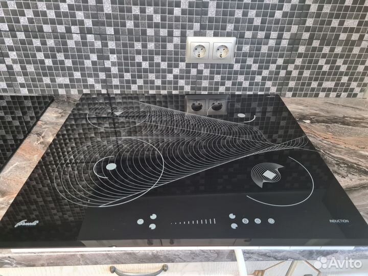 Индукционная варочная поверхность