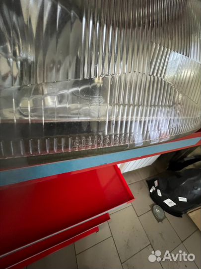 Правая фара Granvia HiAce Regius XH10