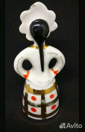 Фарфоровая статуэтка девушка в кокошние СССР