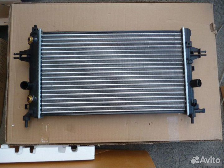 Радиатор Opel Astra H