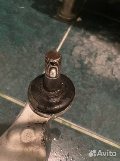 Передний нижний левый рычаг подвески infiniti g35x