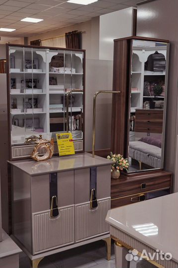 Спальный гарнитур