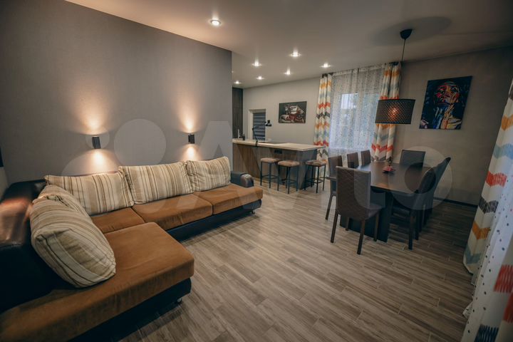 Коттедж 300 м² на участке 7 сот.