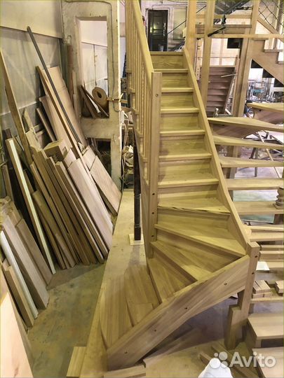 Лестница деревянная