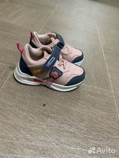 Кроссовки для девочки