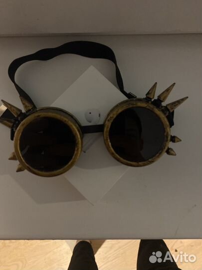 Очки с шипами
