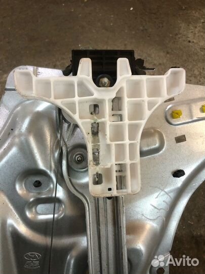 Стеклоподъемник задний правый Hyundai ix35