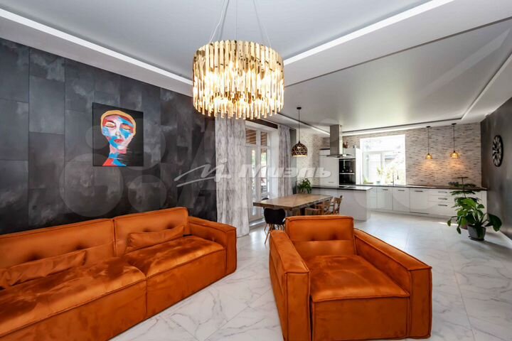 Дом 193,7 м² на участке 4 сот.