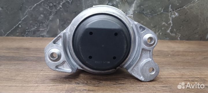 Опора двигателя Mercedes-Benz A2132401700