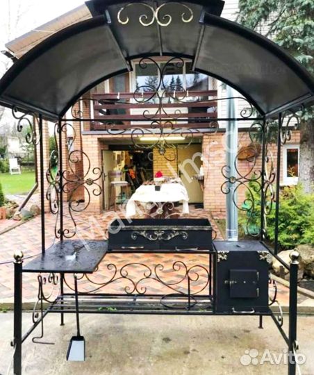 Мангал с крышей