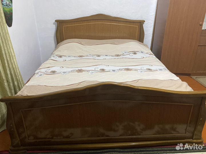 Кровать