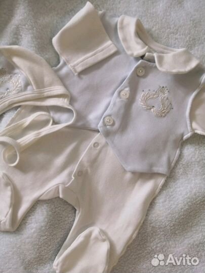 Детские вещи на мальчика(комбинезон),на выписку