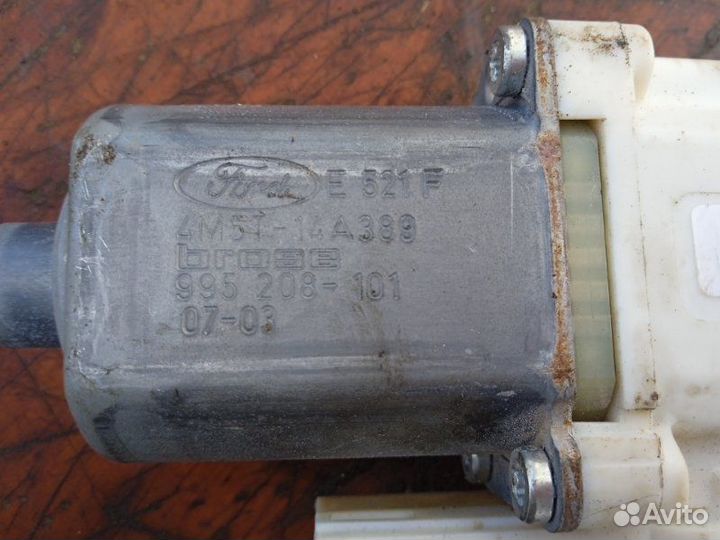 Моторчик стеклоочистителя Ford Focus 2 перед. лев