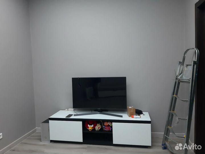 Тумба под телевизор белый глянец