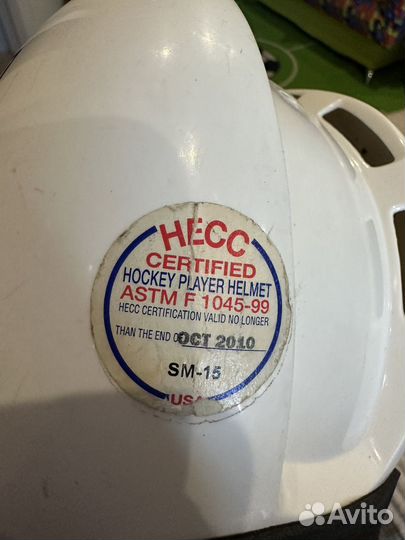 Хоккейный шлем